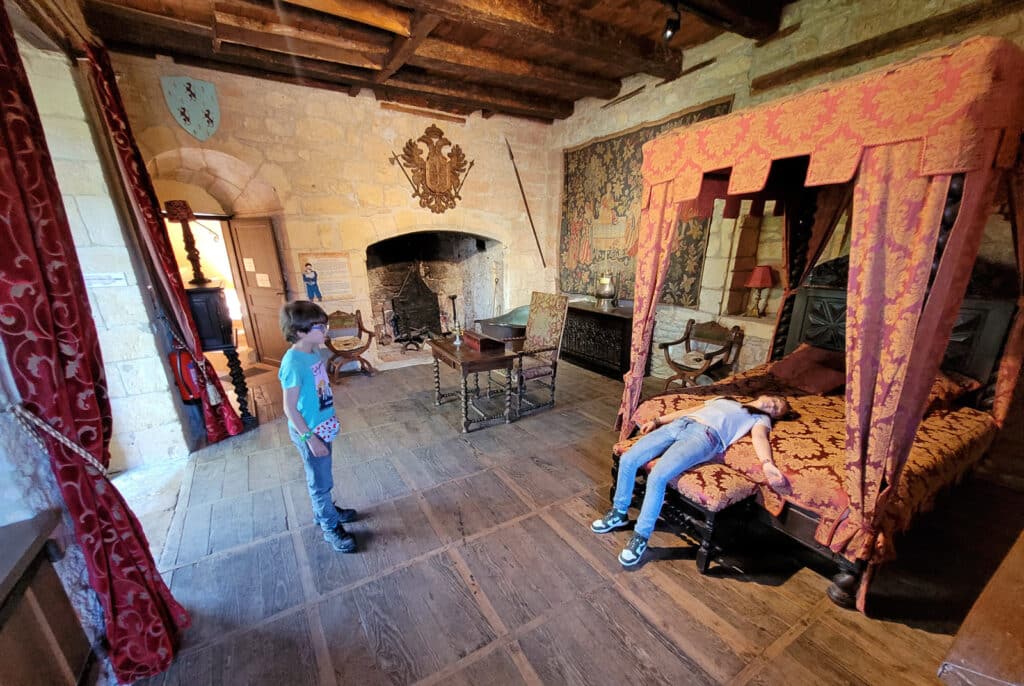 Donjon et Manoir de la Salle La chambre du maitre